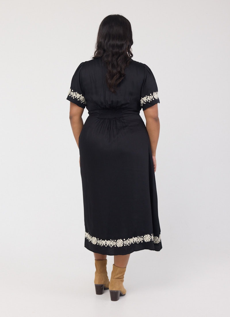 Este Black Embroidered Shirt Dress